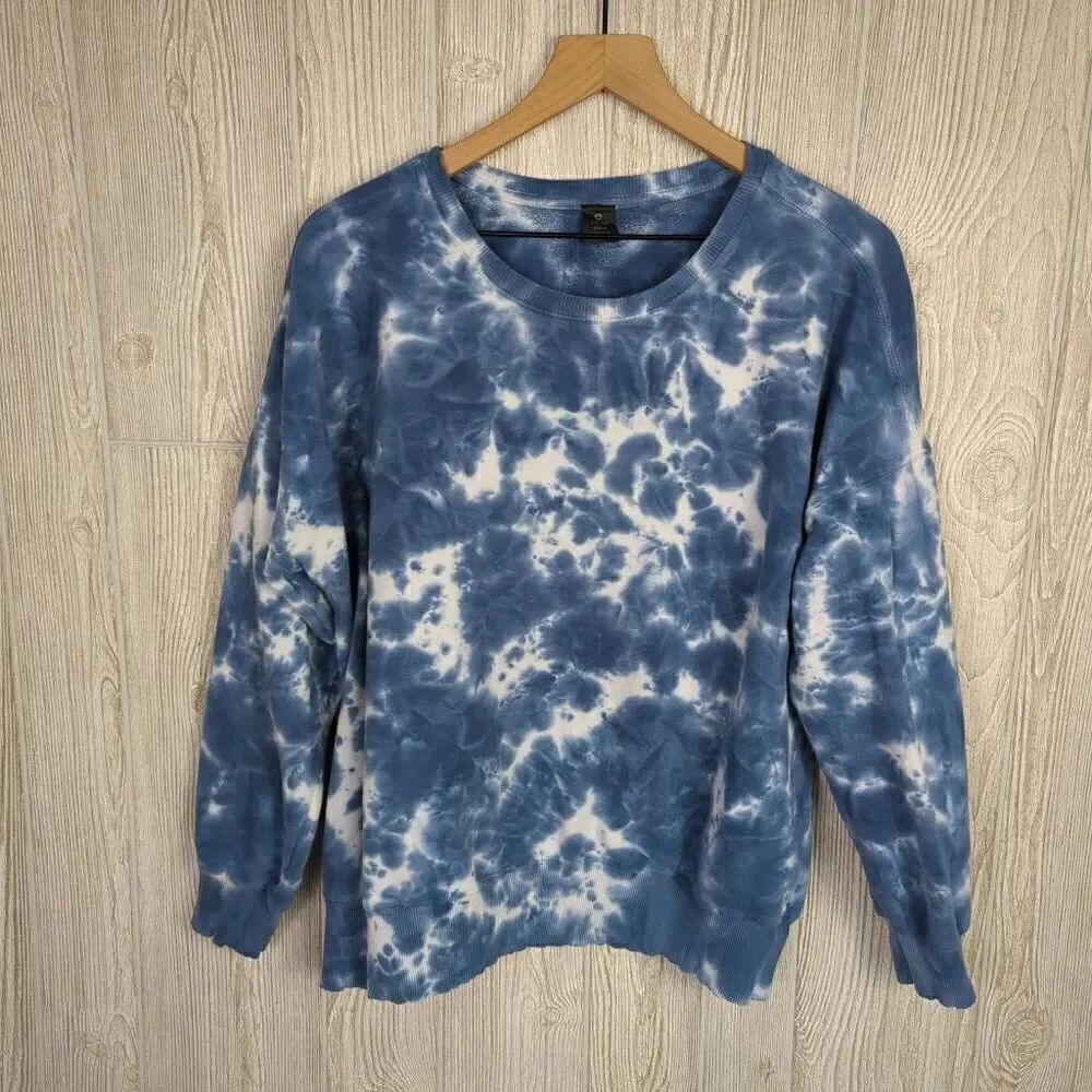 AR-33 Women’s Medium Blue White Tie Dye Pullover Crewneck Sweater